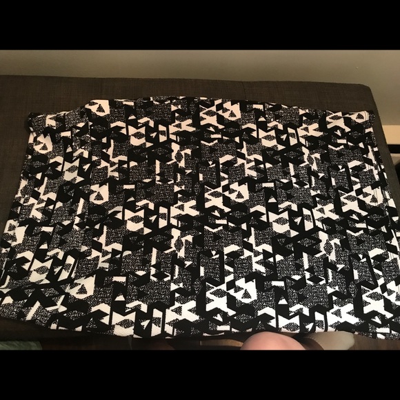 Lularoe Geometric Print Cassie Skirt - Size S - Picture 2 of 2